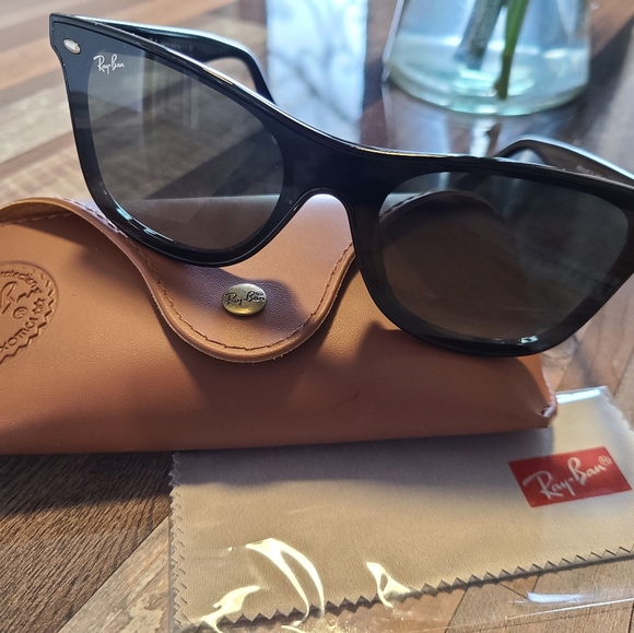 Ray Ban 🕶️ - Picture 1 of 4